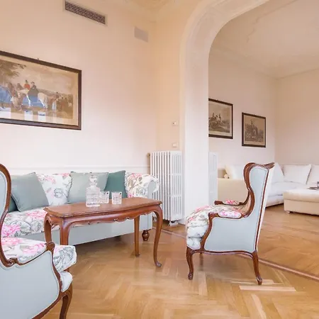 Monte Di Lenno Sleeps 8 Pool Air Con Villa Moltrasio