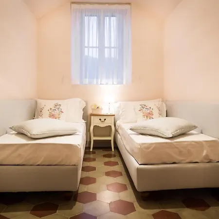 Villa Monte Di Lenno Sleeps 8 Pool Air Con *