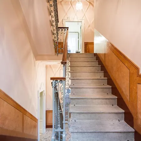 Monte Di Lenno Sleeps 8 Pool Air Con Villa