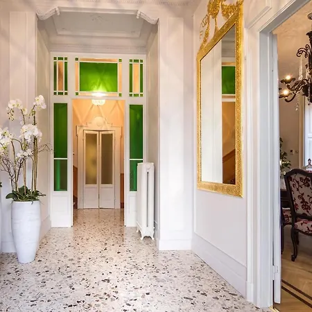 Villa Monte Di Lenno Sleeps 8 Pool Air Con Moltrasio