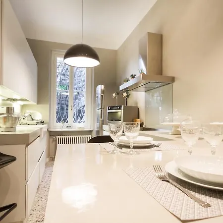 Monte Di Lenno Sleeps 8 Pool Air Con Villa